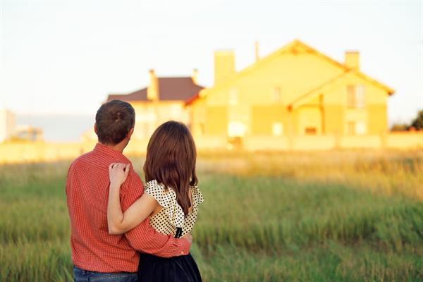 Young Couple First Home Young Couple First Home